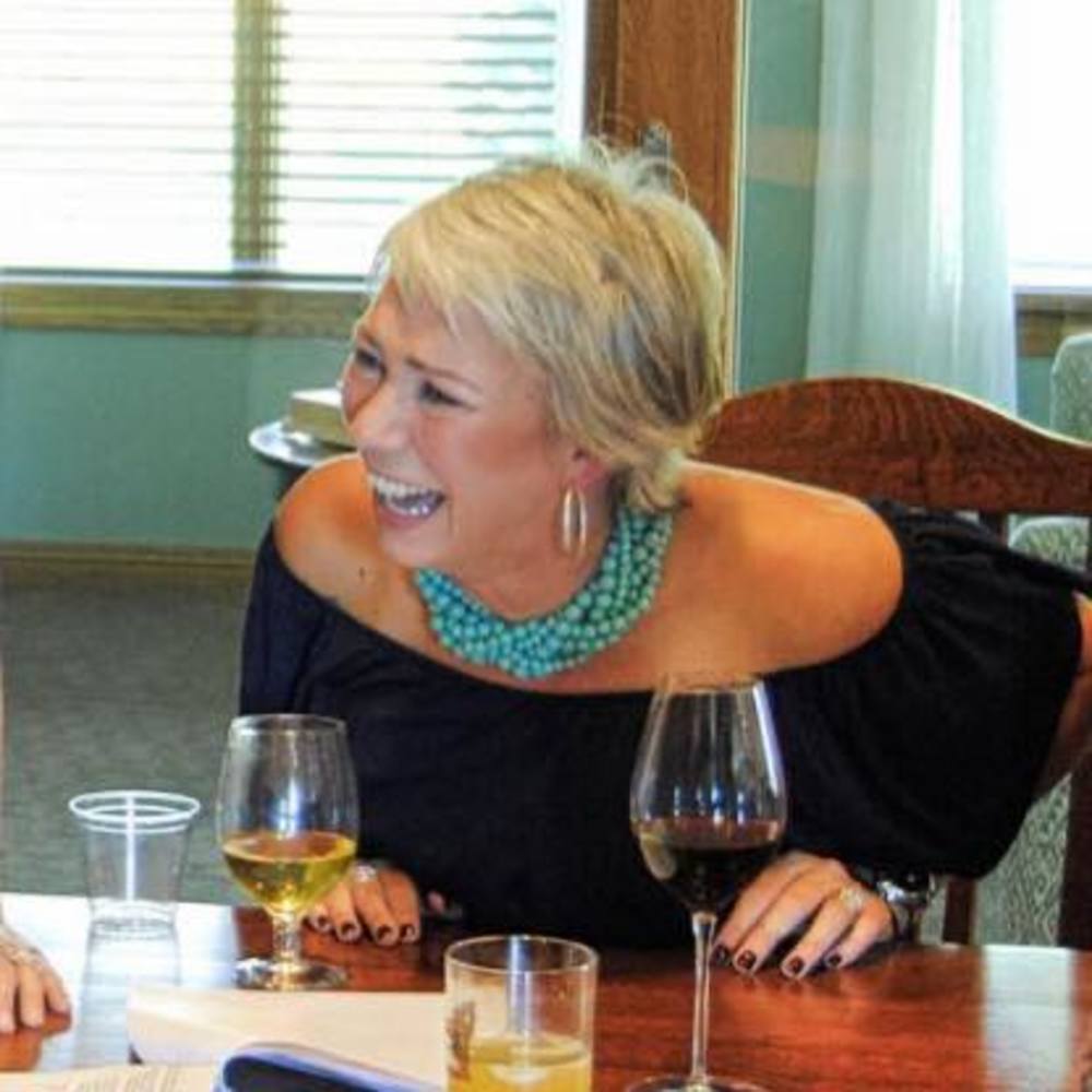 Meet your Posher, Lora